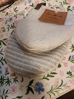 NWT Olive & Oak Neutral Knit Oven Mitt Set